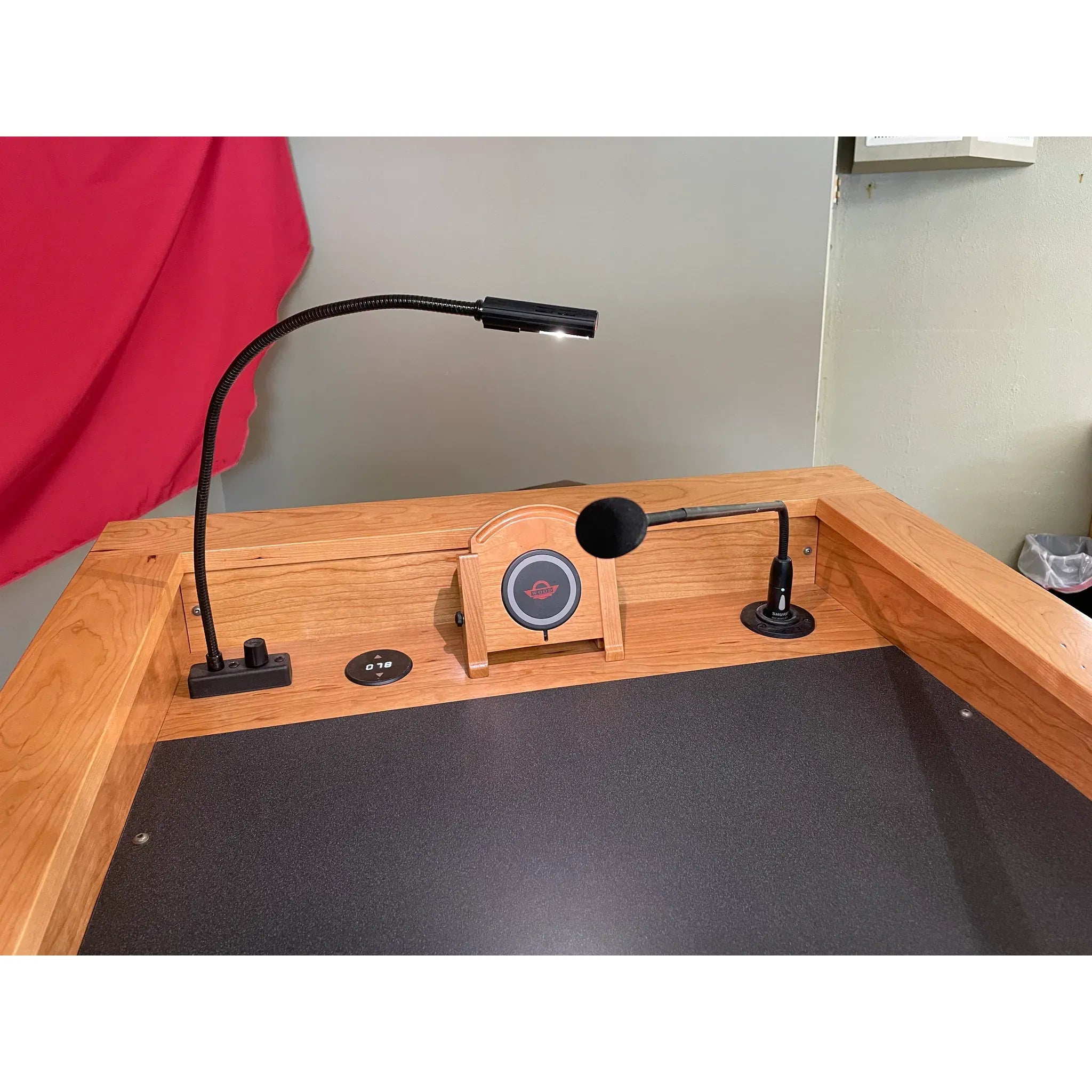 Executive Wood LED Lectern Light – Adjustable Gooseneck Podium Lamp for Presentations & Workstations